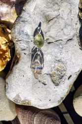 Guldberyll med Herkimer diamant