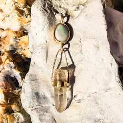 Opal från Australien med Lemurien bergkristall