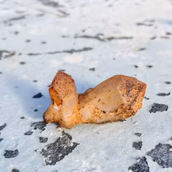Dubbel bergkristall / tangerin kvarts med flera små påhängskristaller
