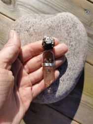 Granat från Sverige med mörk rosa Lemurien