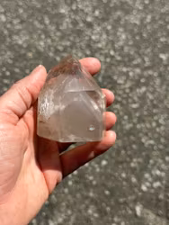 Torn i bergkristall med Fantomer