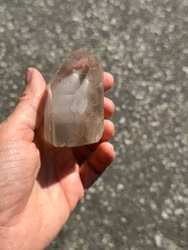 Torn i bergkristall med Fantomer