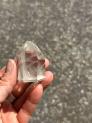 Torn i bergkristall med fantomer