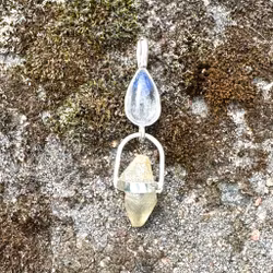 Dumortierite in Quartz with Raw bright Sapphire