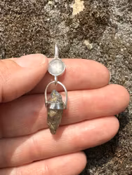 Stjärnsafir med rå mörk safir