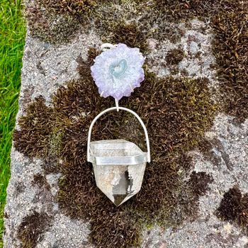 Amethyst stalaktite with white Lodolite
