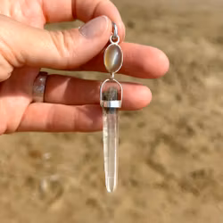 Naturlig grön månsten med lodolit från Himalaya