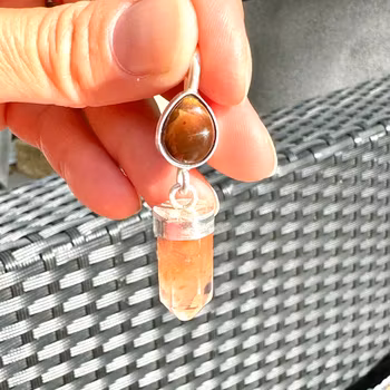 Eldagat med Amphibole Quartz