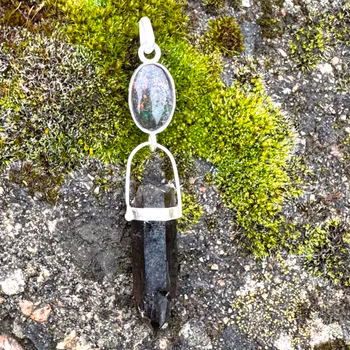 Svart opal med rökkvarts från Norge