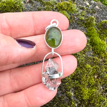 Grön turmalin med dubbel Herkimer diamant