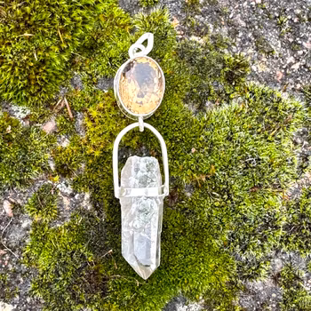 Ametrin med mycket speciell svensk bergkristall med spännande påhängskristaller