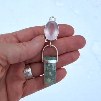 Rosenkvarts med kristallin akvamarin