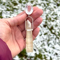 ”White wolf” Bergkristall med magisk vit lodolit med fantomer