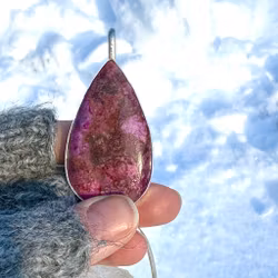 Rosa Kobolt kalcit med bergkristall från Himalaya