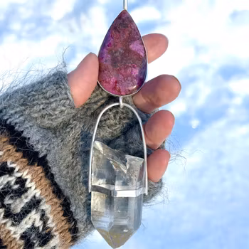 Rosa Kobolt kalcit med bergkristall från Himalaya