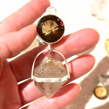 Honey quartz med dubbelterminerad Enhydro från Himalaya