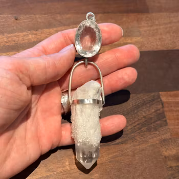 Quartz crystal with candle quartz