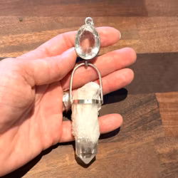 Quartz crystal with candle quartz