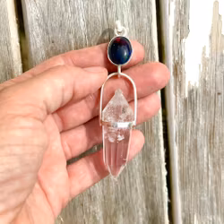 Quan Yin, Black opal with clear quartz Vogel