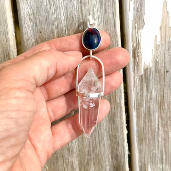 Quan Yin, Black opal with clear quartz Vogel
