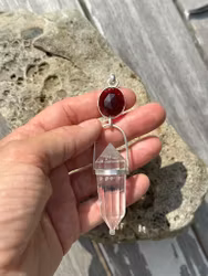 Masterpiece - Garnet with clear quartz Vogel crystal