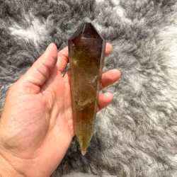 Top quality citrine with a deep color. Natural and strong.
