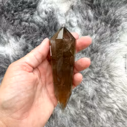 Top quality citrine with a deep color. Natural and strong.