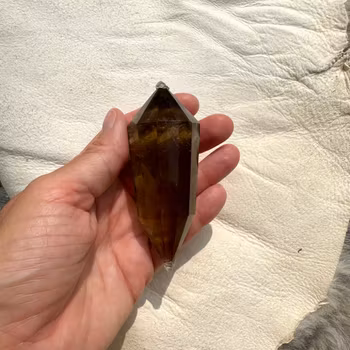 Top quality citrine with a deep color. Natural and strong.