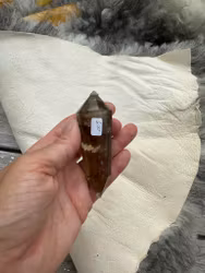 Top quality citrine with a deep color. Natural and strong.