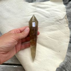 Top quality citrine with a deep color. Natural and strong.