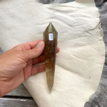 Top quality citrine with a deep color. Natural and strong.