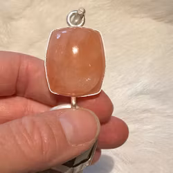 Divine feminine- Morganite with Lodolite
