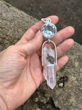 Light portal-Priestess of the Eternal Starlight – The Bridge of Celestial Awakening. Clear Quarts with double terminated Brandenberg Amethyst
