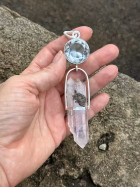 Light portal-Priestess of the Eternal Starlight – The Bridge of Celestial Awakening. Clear Quarts with double terminated Brandenberg Amethyst