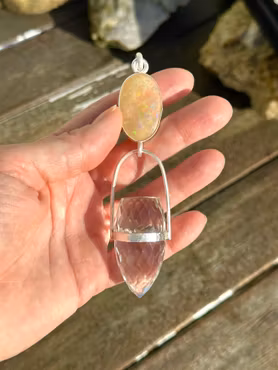 Large Velo Opal with high frequency dragon egg