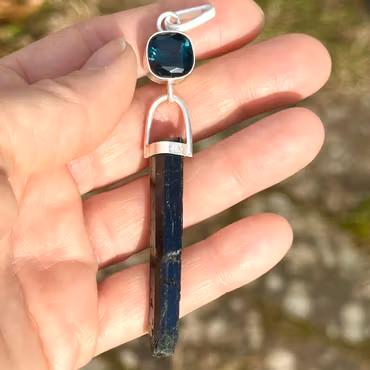 Enter the deep- awaken your true power - Dark blur Topaz with Aegerine Ägerin