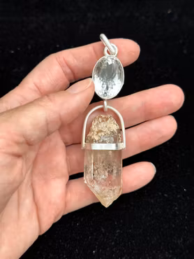 The Ancient Guardian of Liquid Light - Light Portal with a very special Enhydro from Pakistan