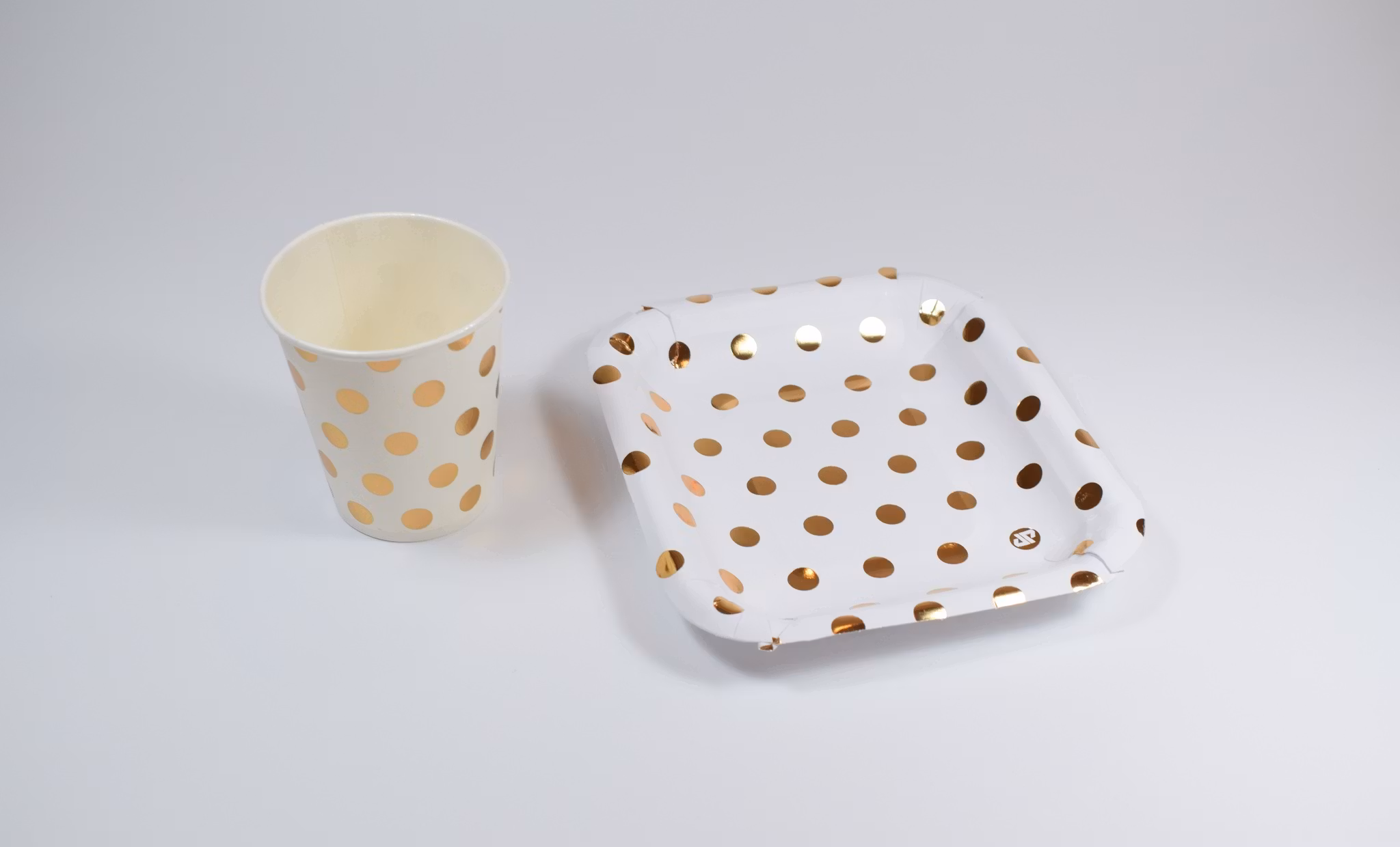 Pappersmuggar och Tallrikset Vit och Guld Metallic Dots 20-pack