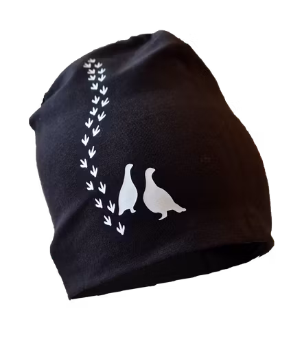 Mössa i ekologisk bomull med ripor och spår