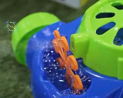 Leksaks Gräsmatta Producerar Såpbubblor .Fr 3år+