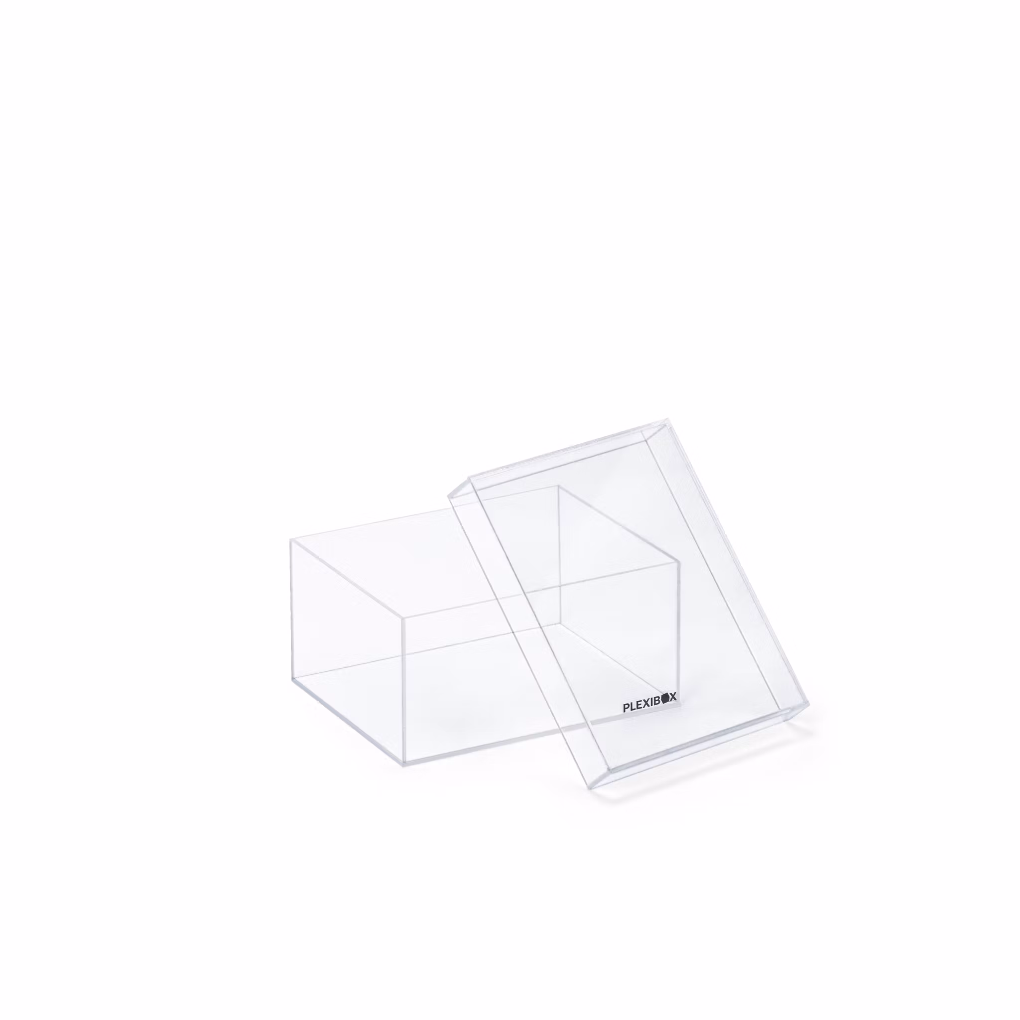 Barnboxen är gjord av akryl (plexiglas). Den kan användas som en inredningsdetalj och förvaring av barnets första par skor eller annat som man önskar att föreviga i boxen. Måtten är L210xB170H105mm.