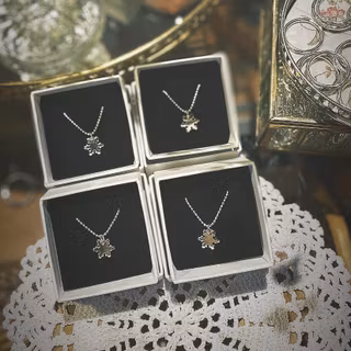 Halsband SNÖFLINGA