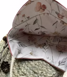 Knytehue med solskjerm gammelrosa m/blomsterfor str 2-4 år (50/54)