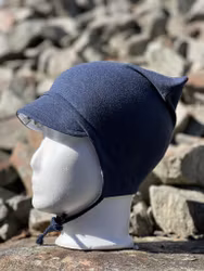 Knytehue med solskjerm mørkblå melert m/bamsefor str 6-12 mnd (42/46)