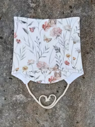 Knytehue med solskjerm blomstrete str 2-4 år (50/54)