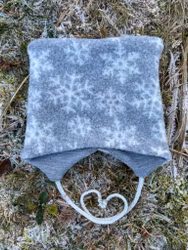 Knytehue lys grå str 1-2 år (46-50)