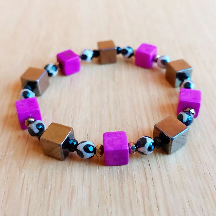 Elastiskt armband | Syntetisk turkos, hematit & DZI
