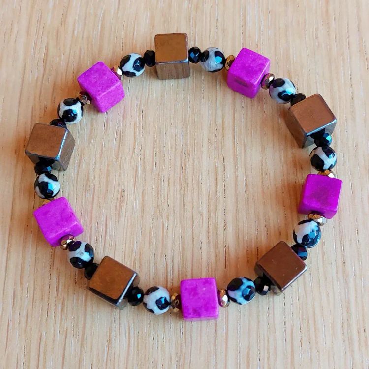 Elastiskt armband | Syntetisk turkos, hematit & DZI