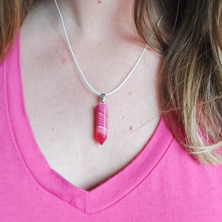 Halsband med hänge I Agat