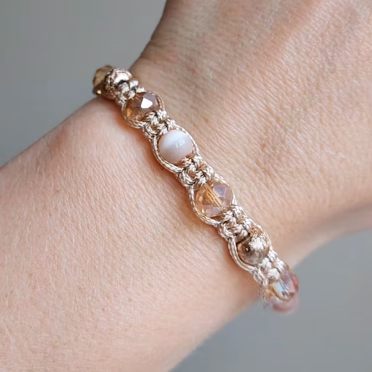 Makraméarmband med knapp | Glas